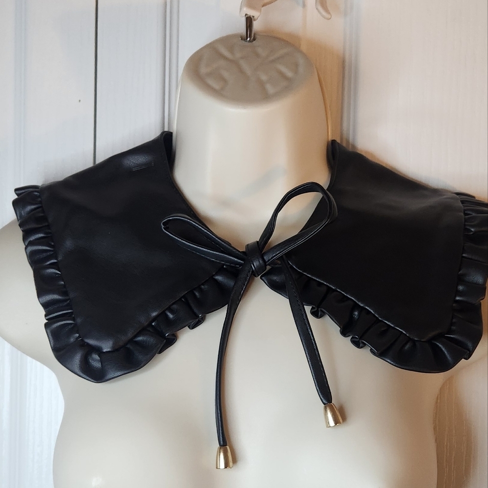 NWT Steve Madden Black Ruffled Faux Leather Detachable Collar Msrp: $46.00